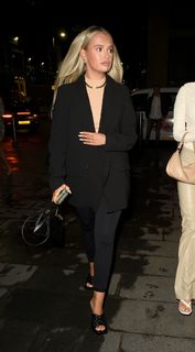 Molly-Mae Hague feet photo thumbnail