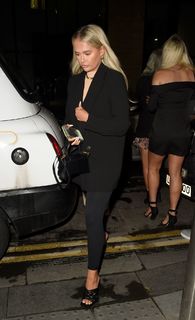 Molly-Mae Hague feet photo thumbnail