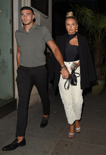 Molly-Mae Hague feet photo thumbnail