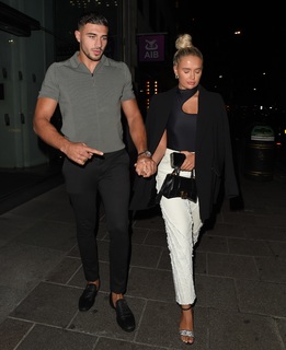 Molly-Mae Hague feet photo thumbnail