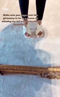 Molly-Mae Hague feet photo thumbnail