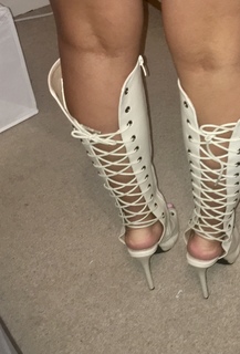 Molly-Mae Hague feet photo thumbnail