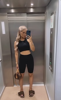 Molly-Mae Hague feet photo thumbnail