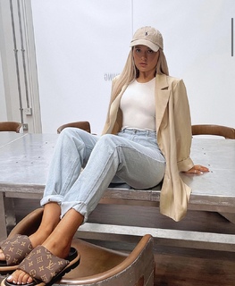 Molly-Mae Hague feet photo thumbnail