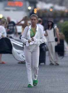 Molly-Mae Hague feet photo thumbnail