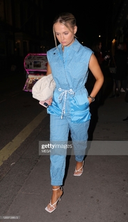 Molly-Mae Hague feet photo thumbnail