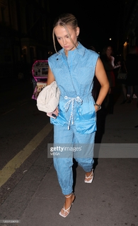 Molly-Mae Hague feet photo thumbnail