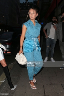 Molly-Mae Hague feet photo thumbnail