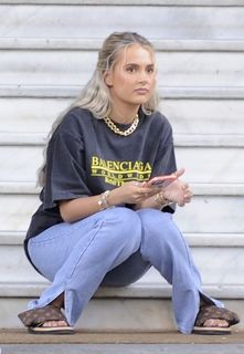 Molly-Mae Hague feet photo thumbnail