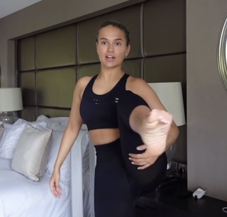 Molly-Mae Hague feet photo thumbnail