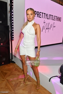 Molly-Mae Hague feet photo thumbnail