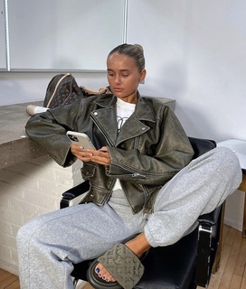 Molly-Mae Hague feet photo thumbnail