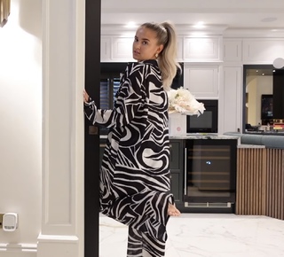 Molly-Mae Hague feet photo thumbnail