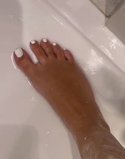 Molly-Mae Hague feet photo thumbnail