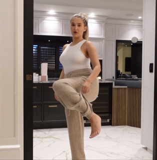 Molly-Mae Hague feet photo thumbnail