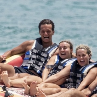 Molly-Mae Hague feet photo thumbnail