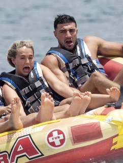 Molly-Mae Hague feet photo thumbnail