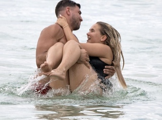 Molly-Mae Hague feet photo thumbnail