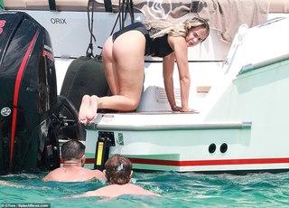 Molly-Mae Hague feet photo thumbnail