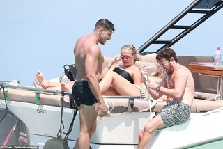 Molly-Mae Hague feet photo thumbnail