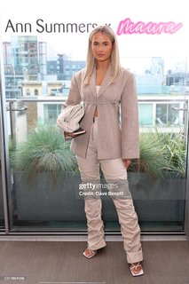 Molly-Mae Hague feet photo thumbnail