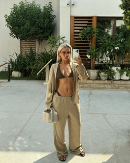 Molly-Mae Hague feet photo thumbnail