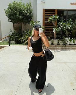 Molly-Mae Hague feet photo thumbnail