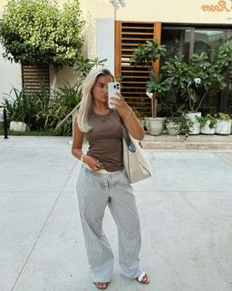 Molly-Mae Hague feet photo thumbnail