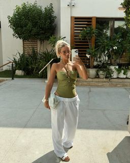 Molly-Mae Hague feet photo thumbnail