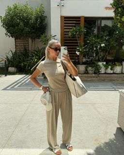 Molly-Mae Hague feet photo thumbnail