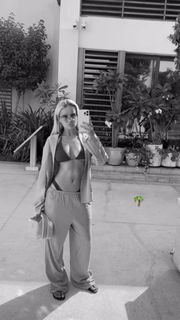 Molly-Mae Hague feet photo thumbnail