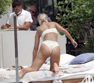 Molly-Mae Hague feet photo thumbnail