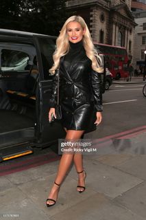 Molly-Mae Hague feet photo thumbnail