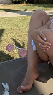 Molly-Mae Hague feet photo 3