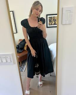 Molly McCook feet photo 4