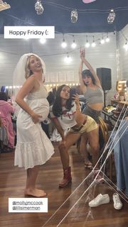 Molly McCook feet photo 1
