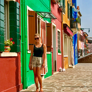 Molly McGrath feet photo thumbnail