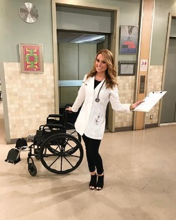 Molly McGrath feet photo thumbnail