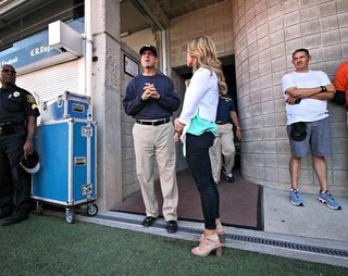 Molly McGrath feet photo thumbnail