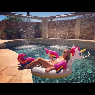 Molly McGrath feet photo thumbnail