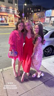 Molly McGrath feet photo thumbnail