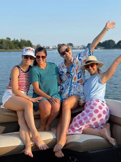 Molly McGrath feet photo thumbnail