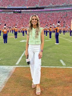 Molly McGrath feet photo thumbnail