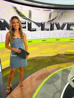 Molly McGrath feet photo 3