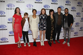 Molly Parker feet photo thumbnail
