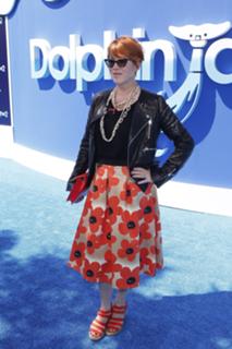 Molly Ringwald feet photo thumbnail