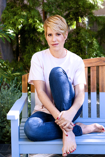 Molly Ringwald feet photo thumbnail