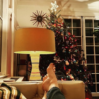 Molly Ringwald feet photo thumbnail