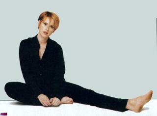 Molly Ringwald feet photo thumbnail
