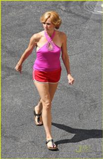 Molly Shannon feet photo thumbnail
